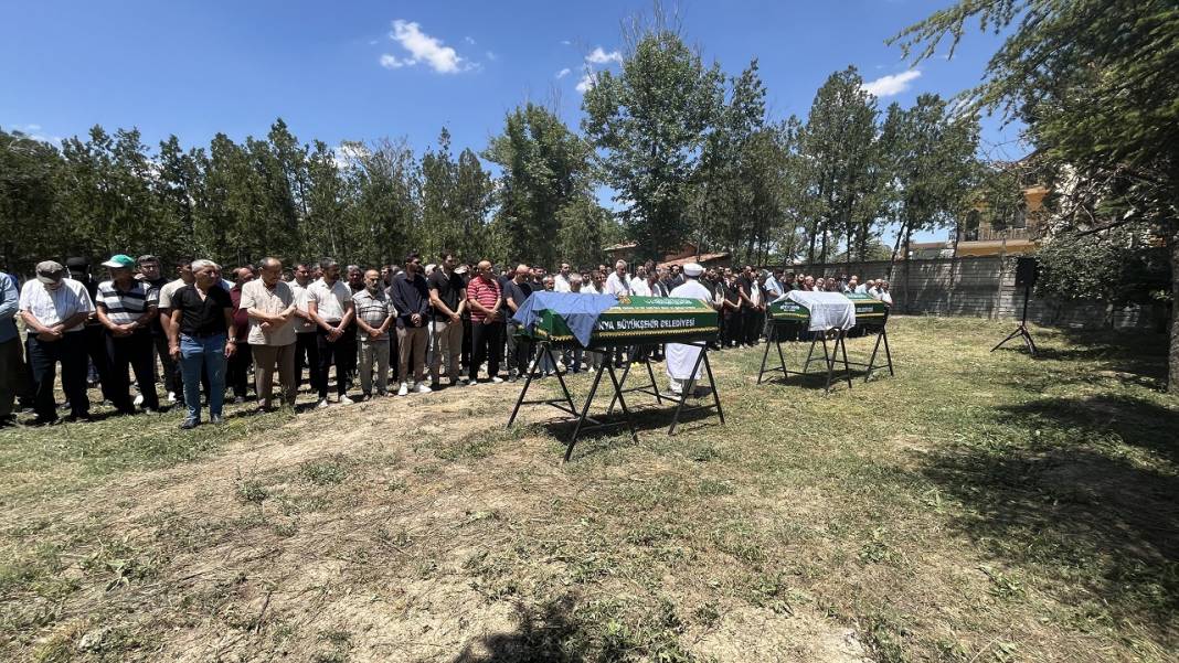 Konya'da taksinin çarptığı anne ve kızına hüzün dolu veda! 3